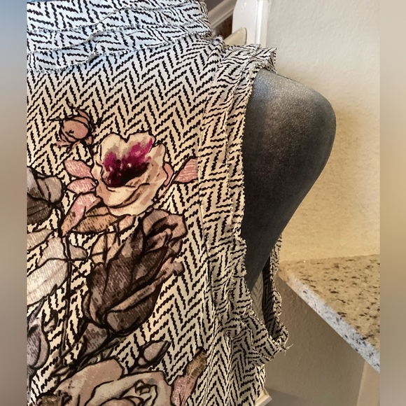 White House Black Market 100% Silk Floral Top Size S - Picture 6 of 10